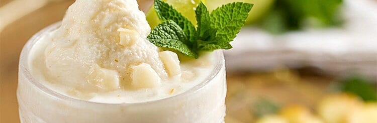 Agua depurativa con coco y cítricos