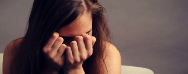 Las mujeres lloran más que los hombres