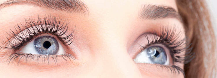 Depilar las cejas de forma natural