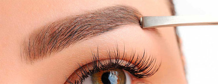 Depilar las cejas en función del rostro