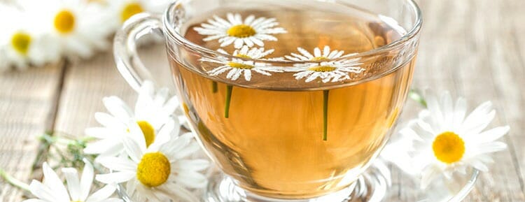 Té de manzanilla para el empacho