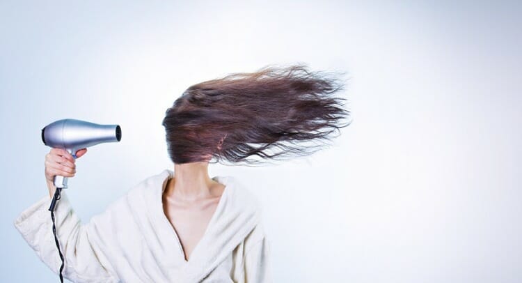 Cómo cuidar el pelo fino: trucos y mascarillas caseras