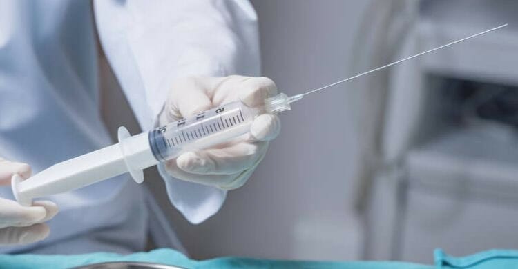 ¿Cómo se realiza la amniocentesis?