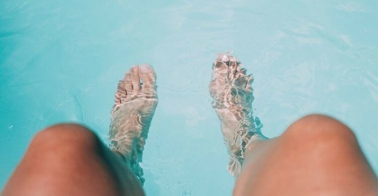 ¿Por qué se arrugan los dedos en el agua?