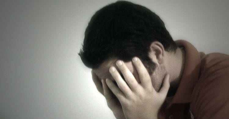 Distimia: qué es, síntomas, causas y tratamiento