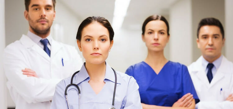 Médicos de Coruña avisan sobre la masificación durante el verano