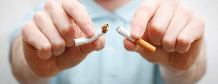 El tabaco es una de las principales causas de la lengua amarillenta