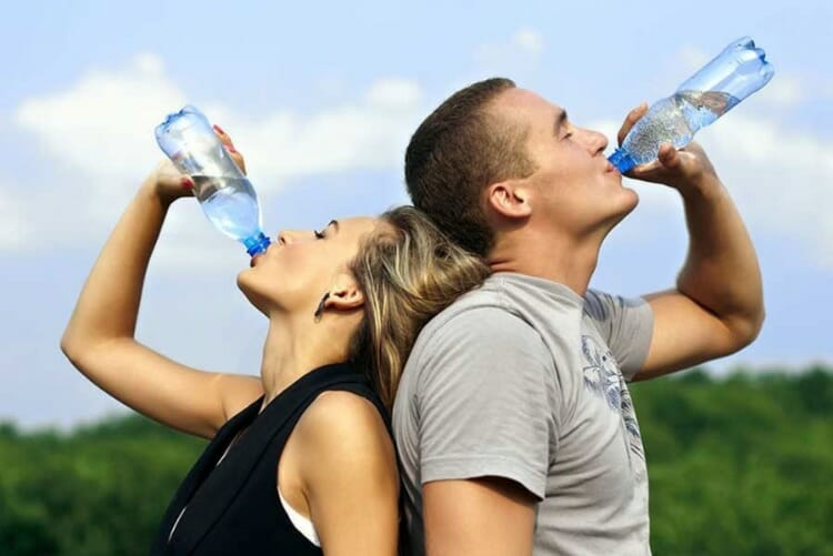 Beber suficiente agua