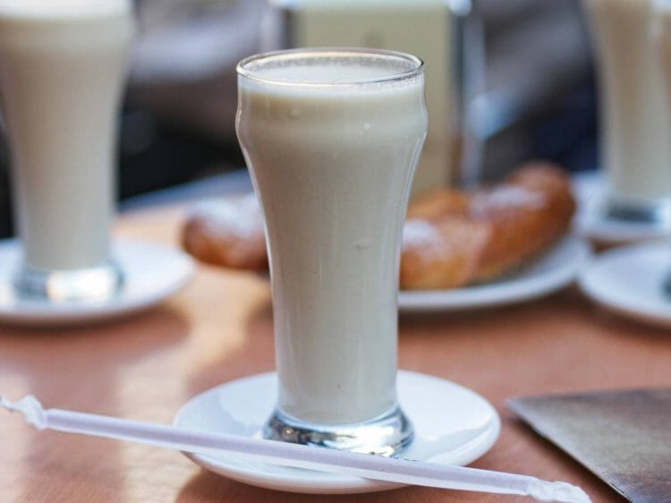 Horchata de chufa: propiedades, beneficios y receta
