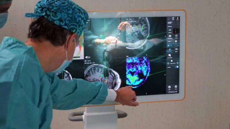 Un "GPS" para cirugías cerebrales y de columna
