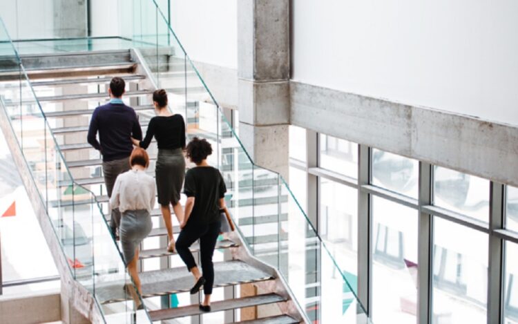 Subiendo por las escaleras