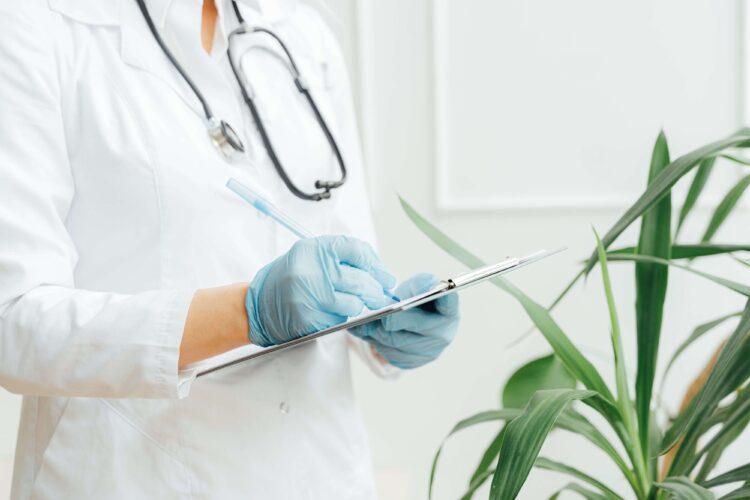 ¿Qué es un seguro de salud y cómo funciona?