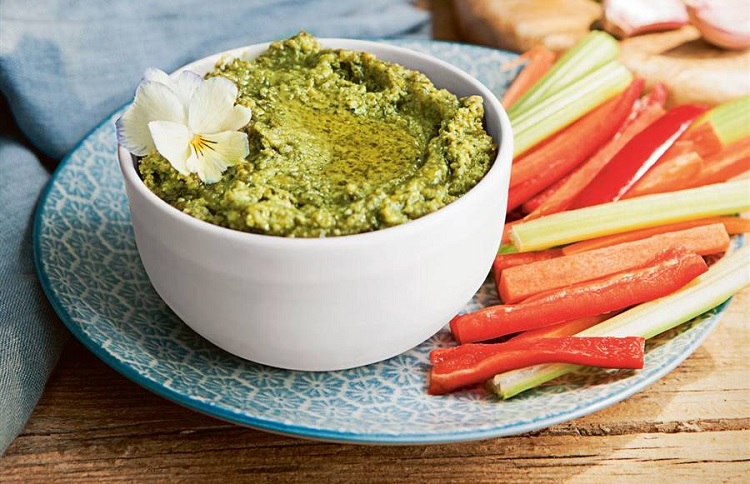 Hummus de aguacate calabacín y garbanzos
