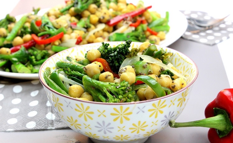Salteado de garbanzos con verduras