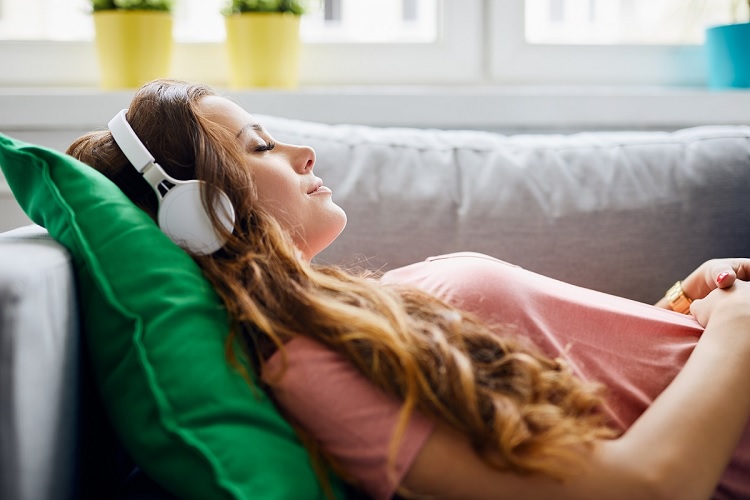 Beneficios de escuchar música relajante