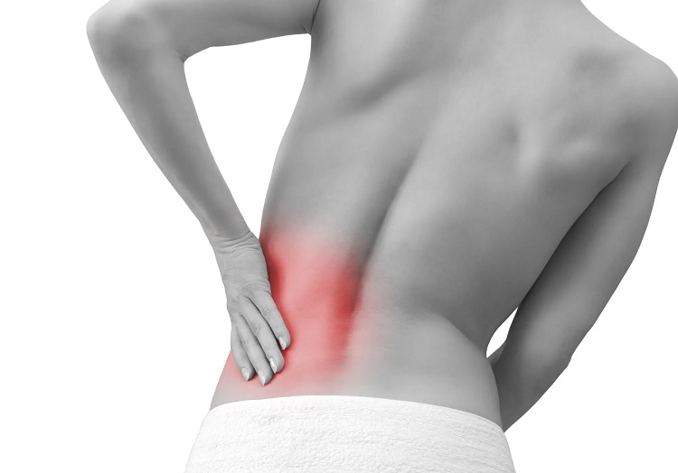 Pinzamiento lumbar: síntomas, causas y tratamiento