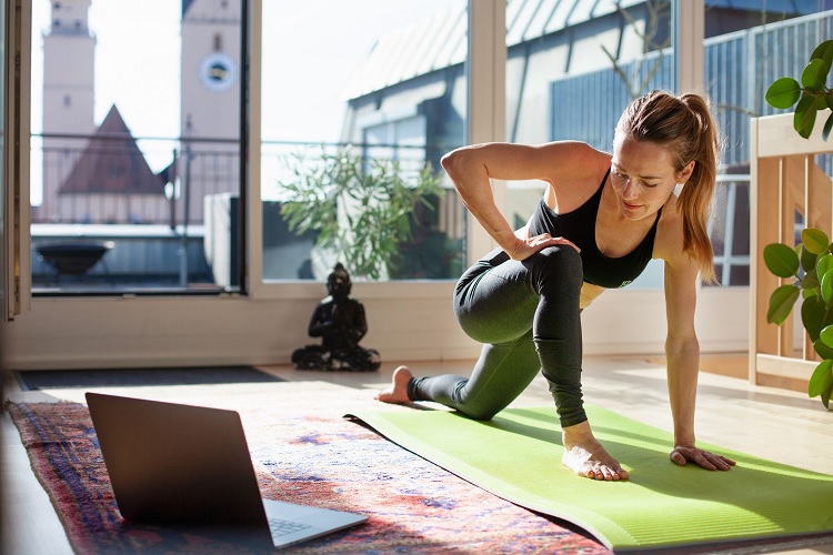Formación en yoga online y sus características