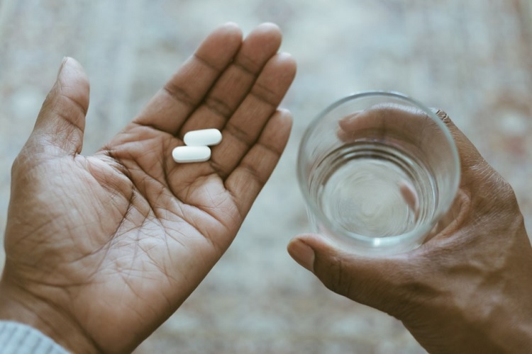 Qué pastillas son buenas para el dolor de estómago