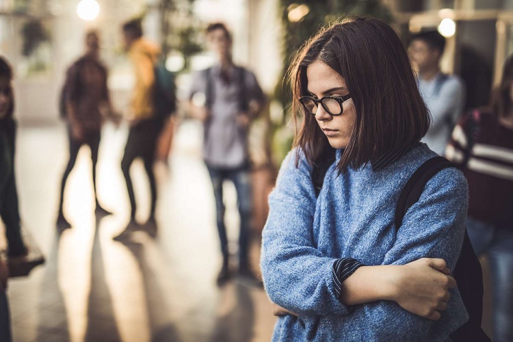 Presión social: qué es, causas y cómo enfrentarla