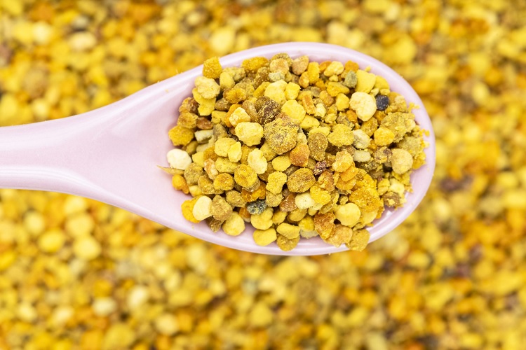 Beneficios del polen de abeja en las mujeres: propiedades y cómo tomar