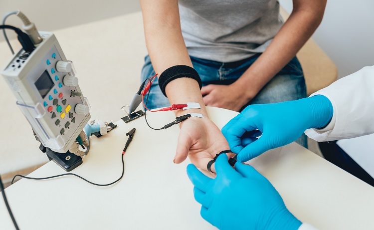 ¿Cuáles son las enfermedades que se detectan con una electromiografía?