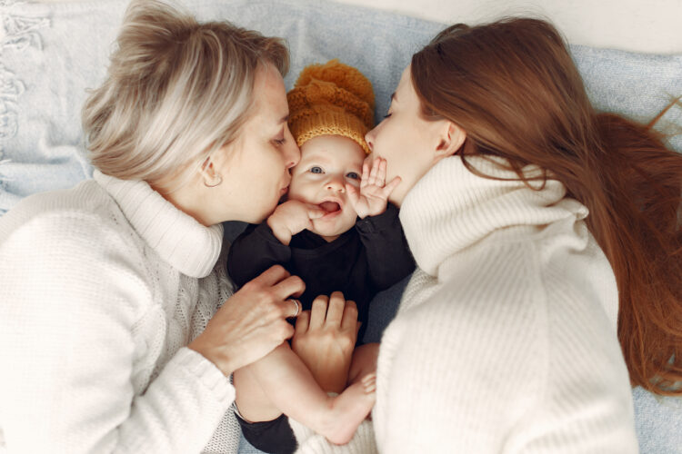 Maternidad compartida y bienestar emocional: ventajas del método ROPA