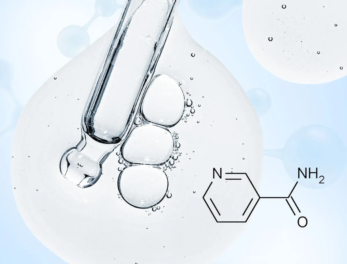 Estructura química de la niacinamida (vitamina B3)