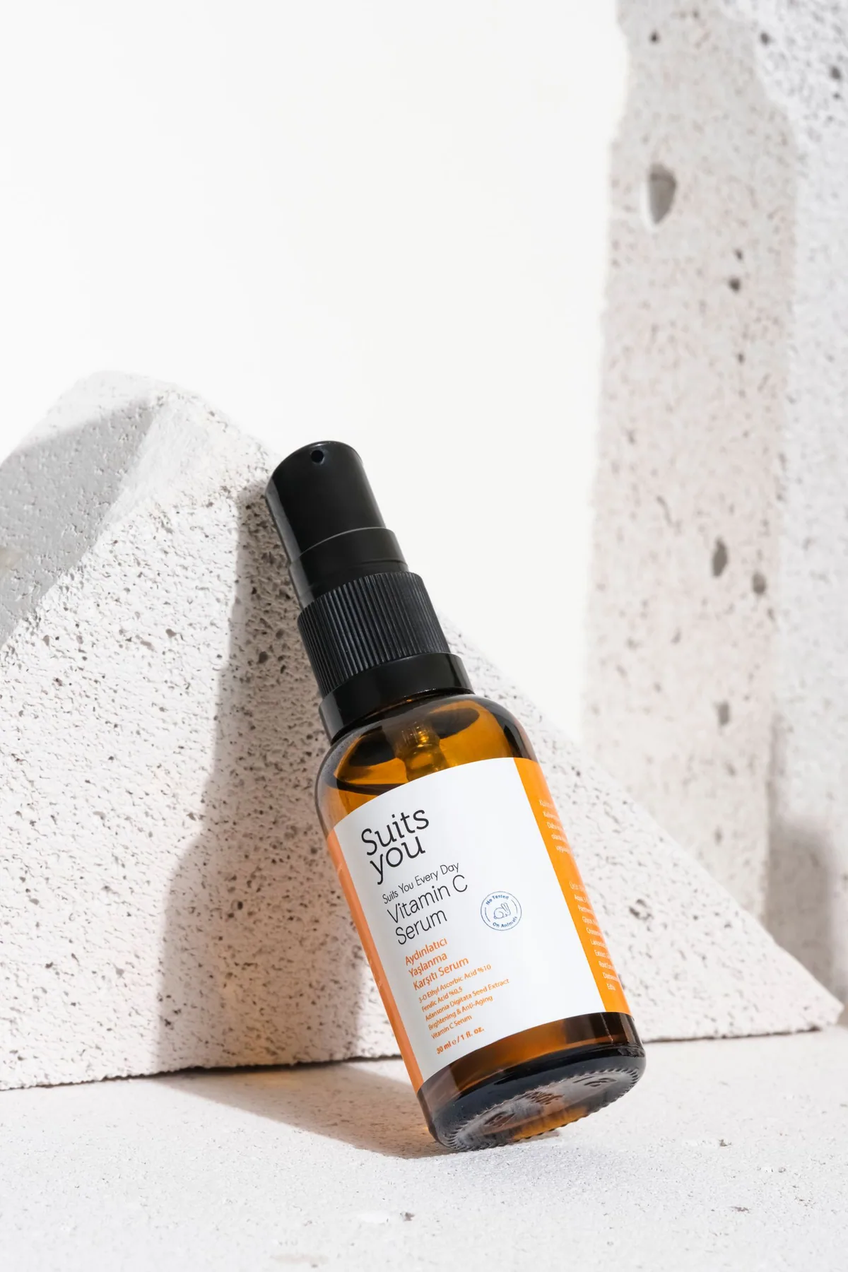 Sérum de vitamina C con ácido ascórbico etilado y ácido ferúlico
