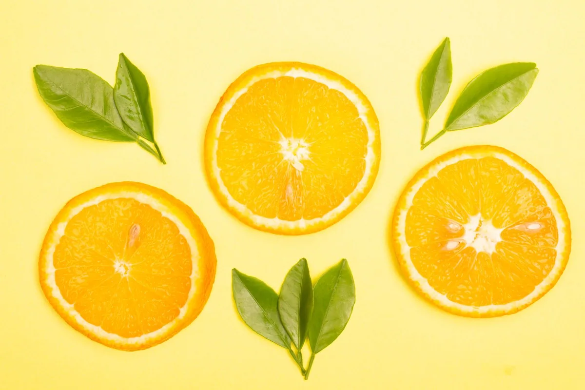 Vitamina C para la piel: beneficios, cómo usarla y qué sérum elegir