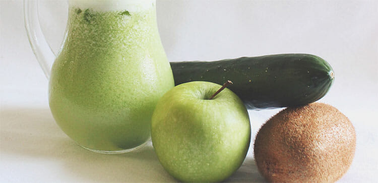 Jugo verde de manzana, kiwi y pepino