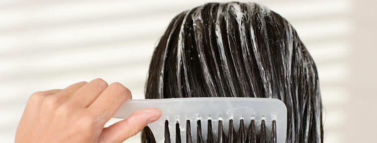 Puedes proteger tu cabello agregando un poco de bicarbonato de sodio a tu champú habitual
